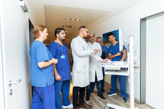 Leitender Oberarzt (m/w/d) Sektion Wirbelsäulenchirurgie, 1. Bild